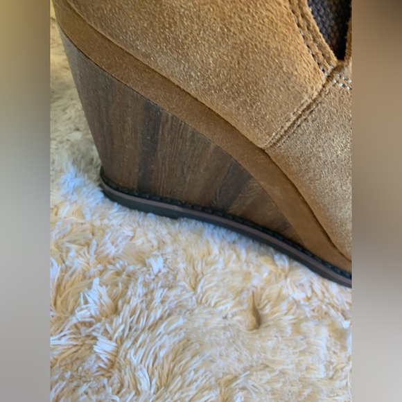 ARIAT - Picture 15 of 16